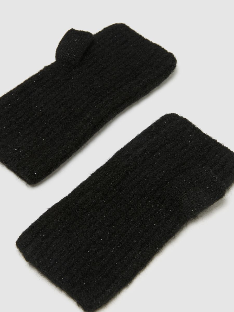 Black knitted fingerless gloves_1