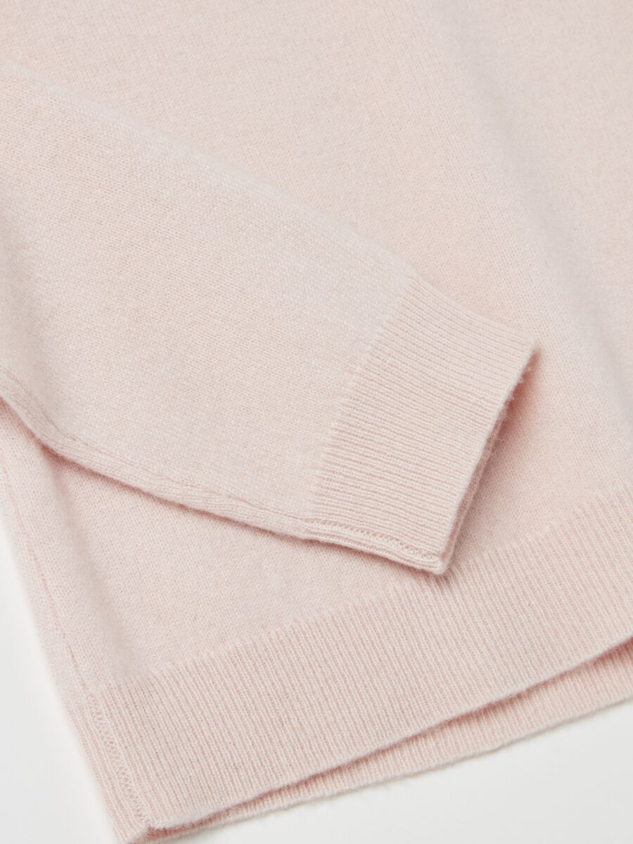 Cashmere pullover with round neck with fold_5