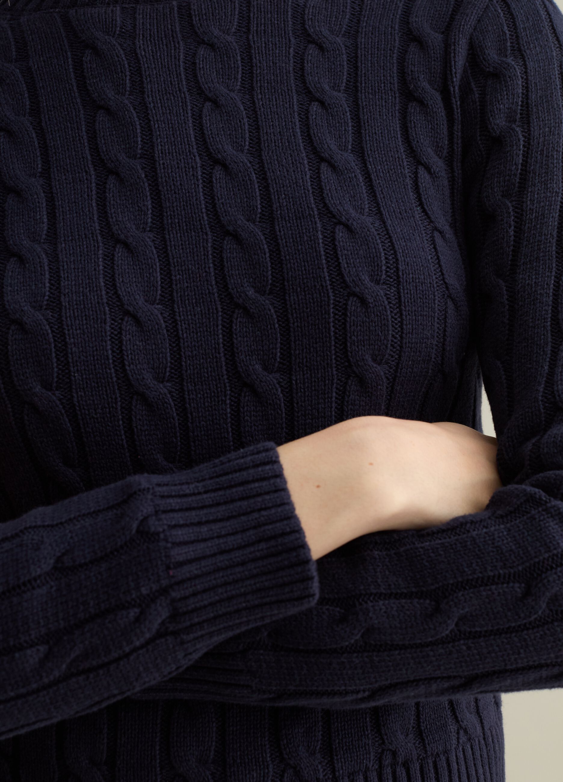 Ribbed pullover with cable-knit design