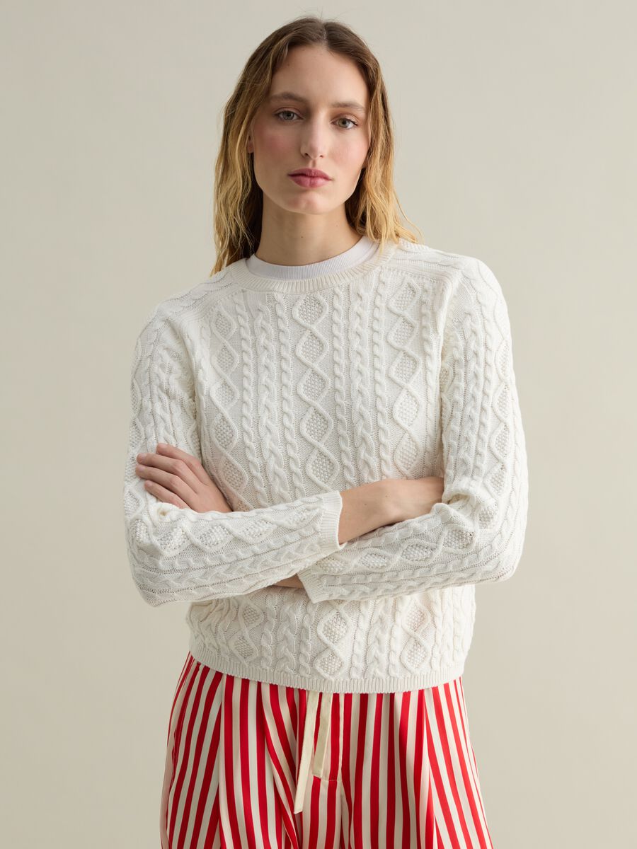 Cable-knit pullover with diamond motif_0