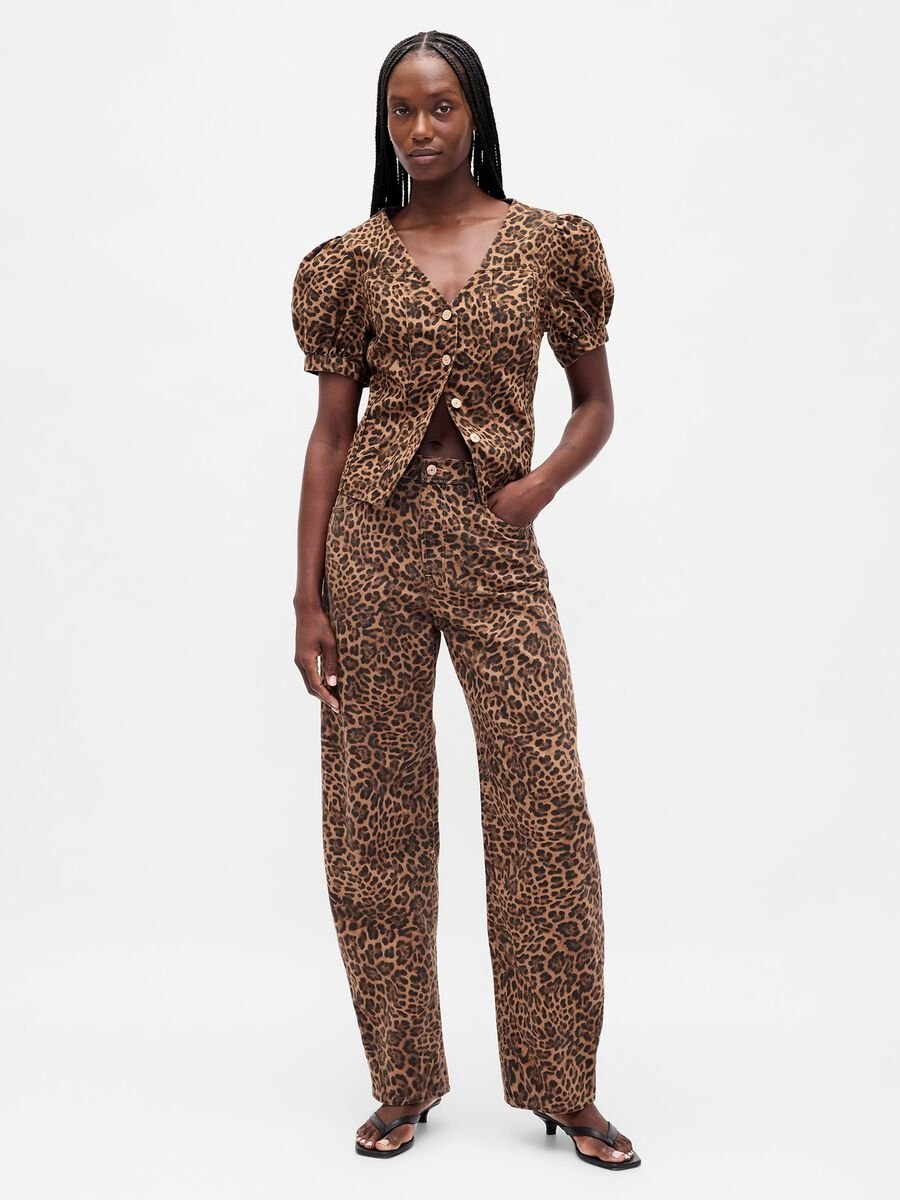Camicia marrone con stampa leopardata a maniche corte_4