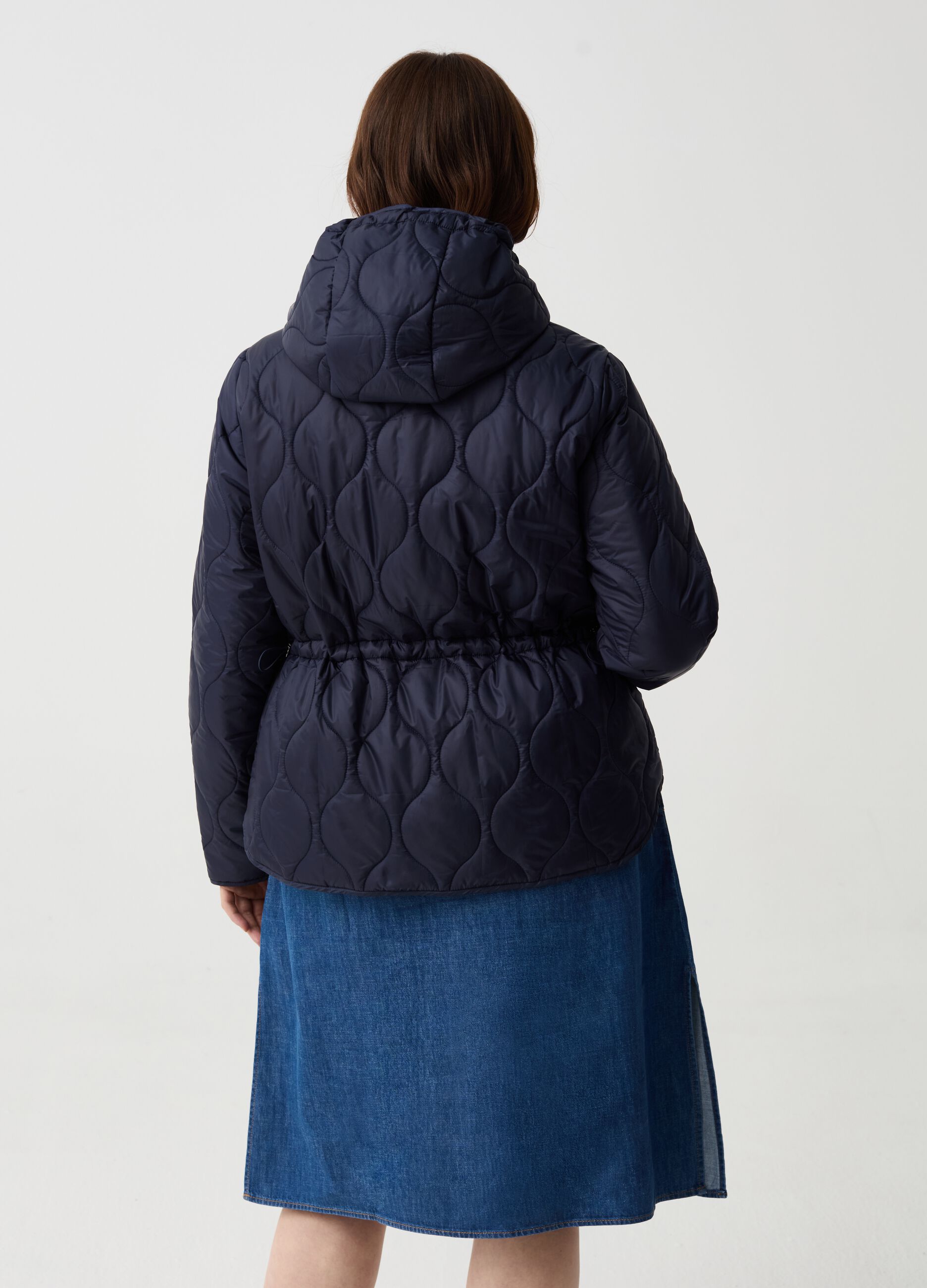 Curvy ultralight quilted down jacket with hood