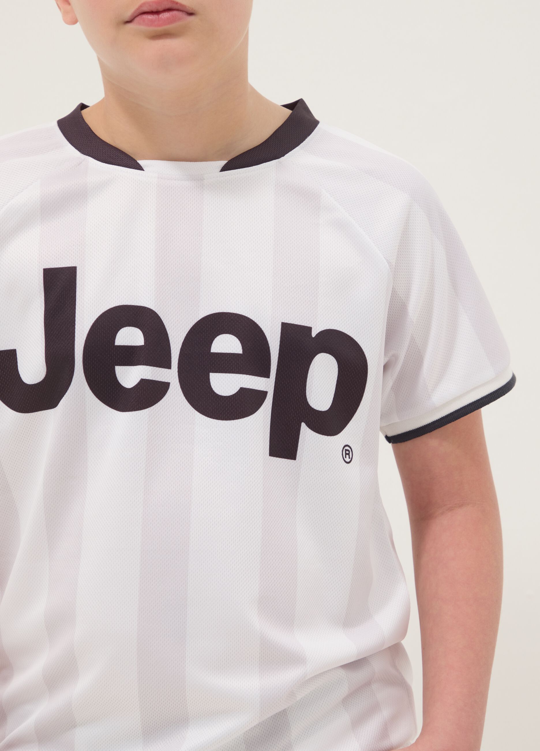 White boys&rsquo; sporty T-shirt with vertical stripes and Jeep logo