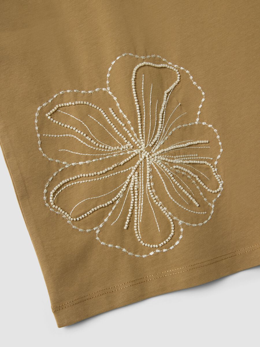 T-shirt senza maniche in misto cotone marrone regular fit con ricami_5