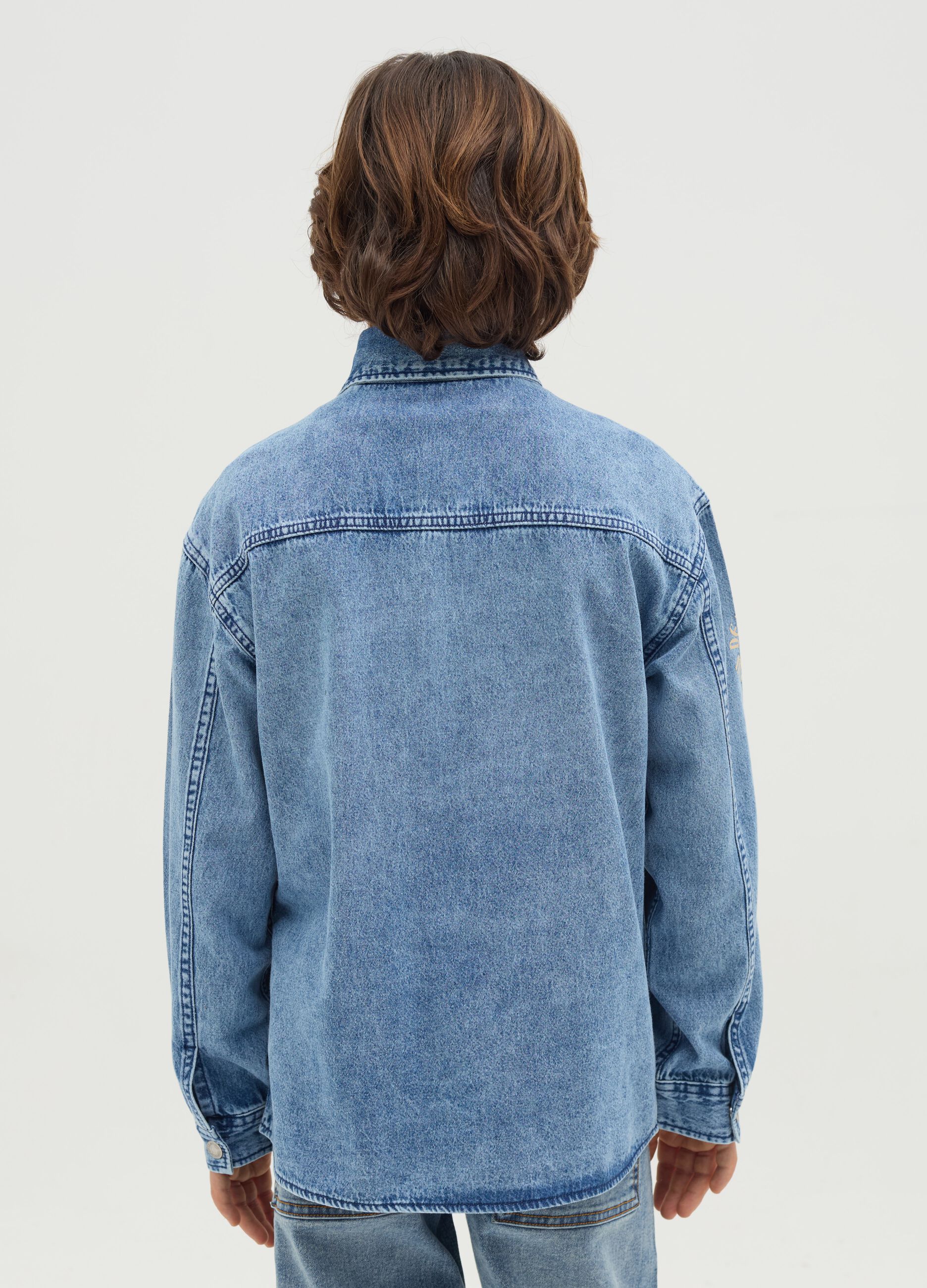 Shacket in denim acid wash con stampa 