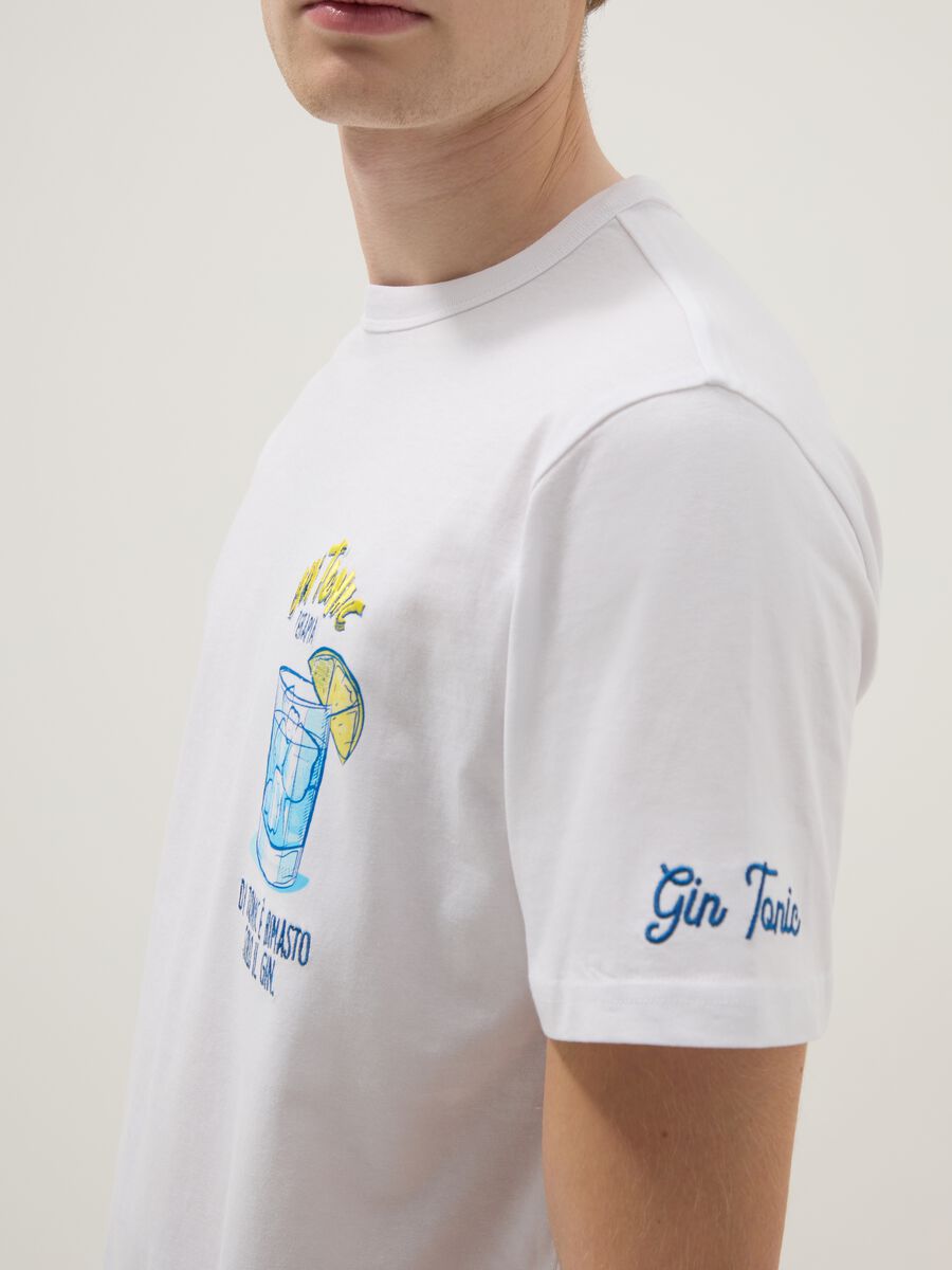 White pure cotton regular fit T-shirt with Gin tonic prints_3
