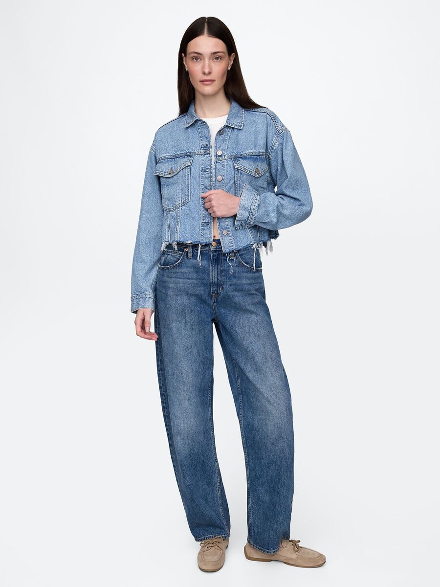Giacca cropped in denim con bordi sfrangiati_1
