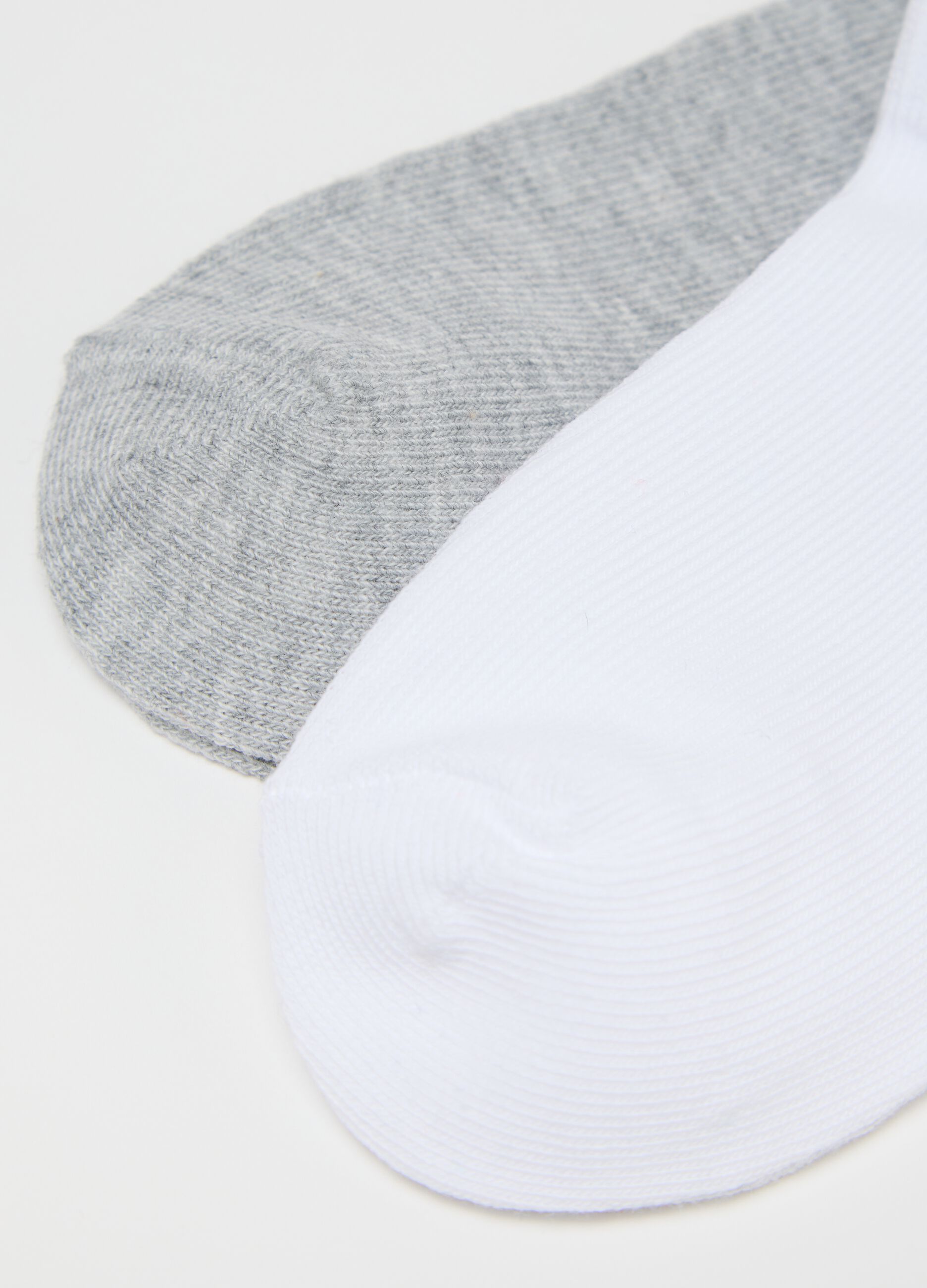 Five-pair pack white and blue stretch shoe liners