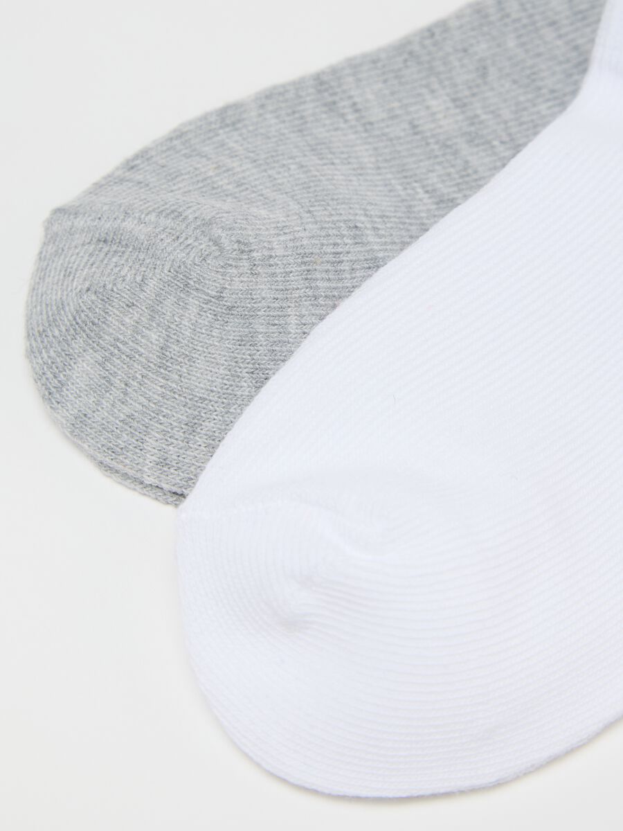Five-pair pack white and blue stretch shoe liners_2