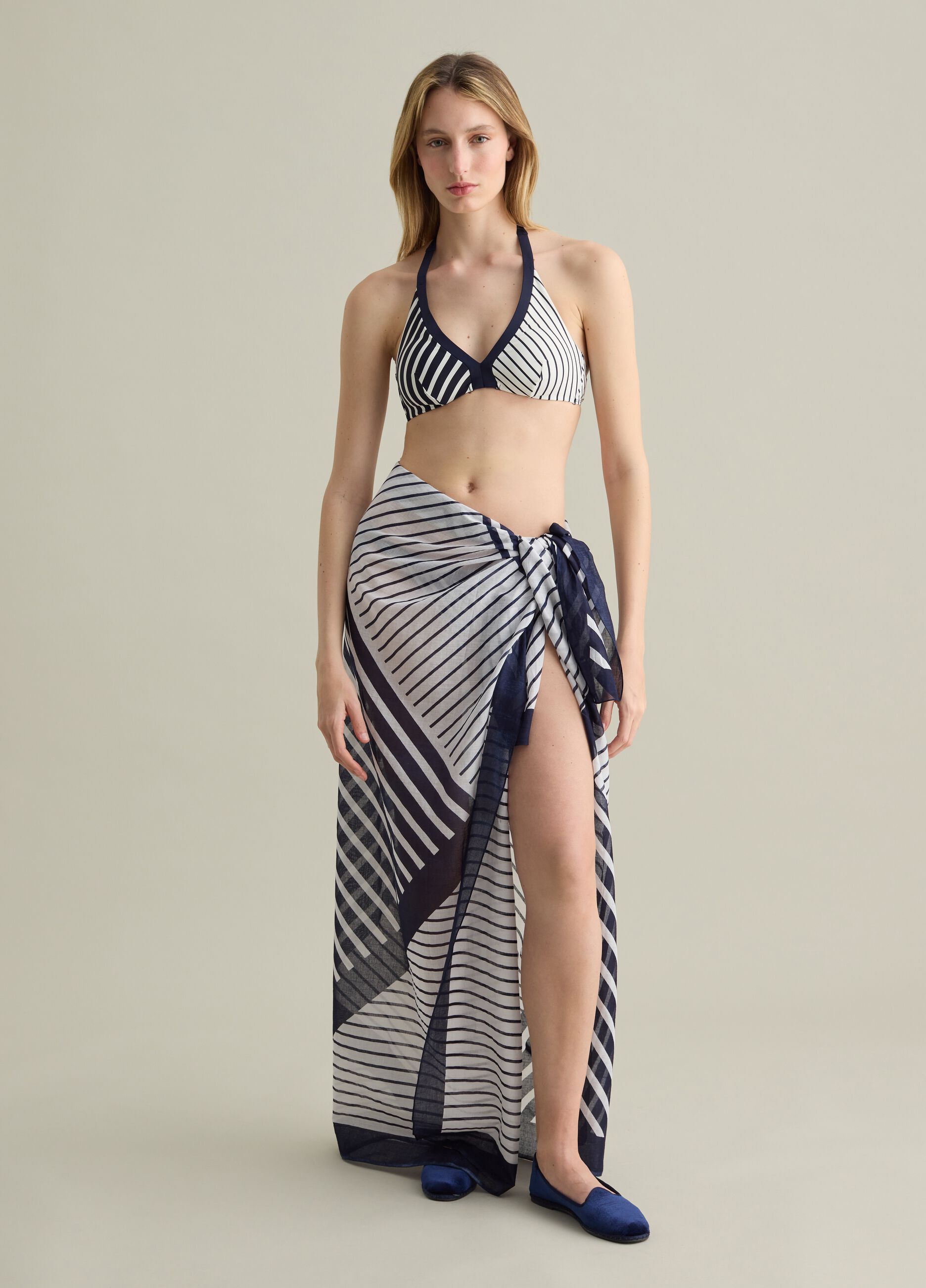 Women’s bikini top in multicoloured striped stretch fabric