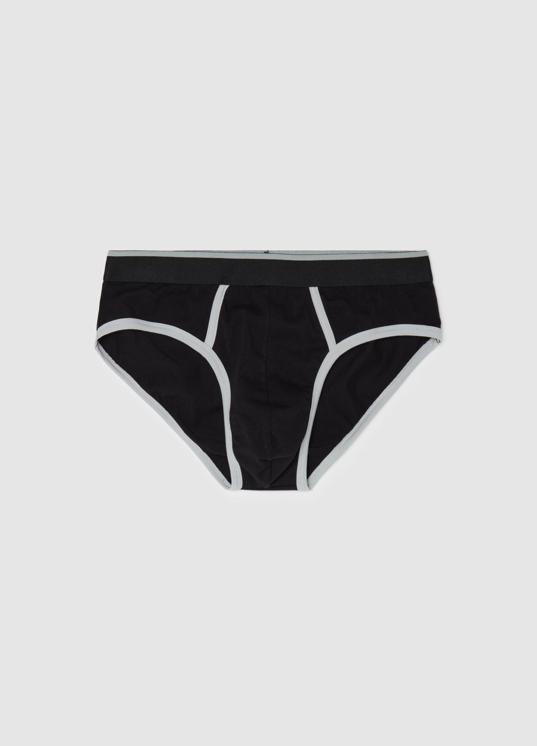 Stretch briefs with contrasting details