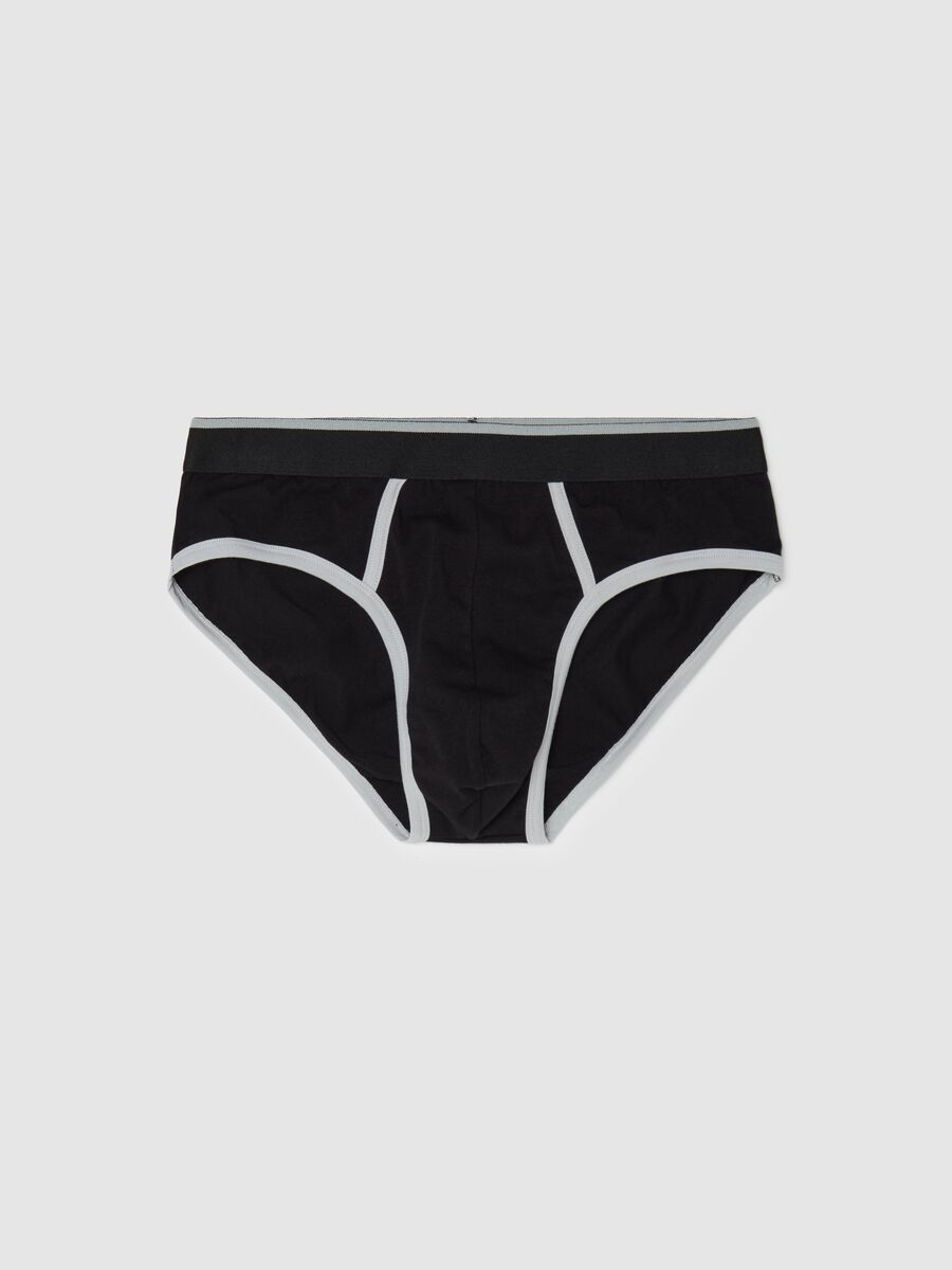 Stretch briefs with contrasting details_4