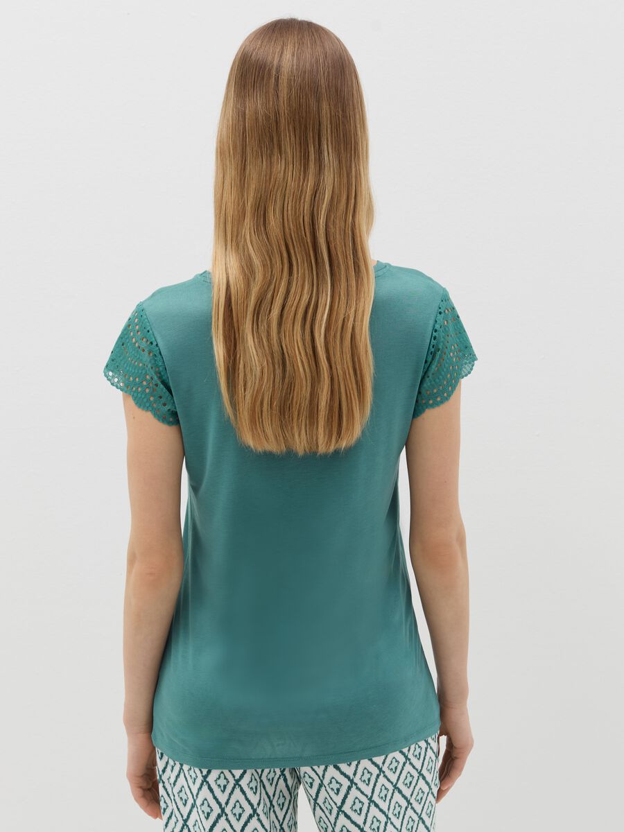 Pyjama top with broderie anglaise sleeves_3