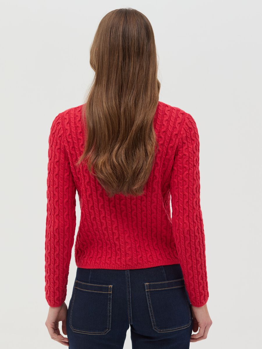 Cable-knit cardigan with golden buttons_3
