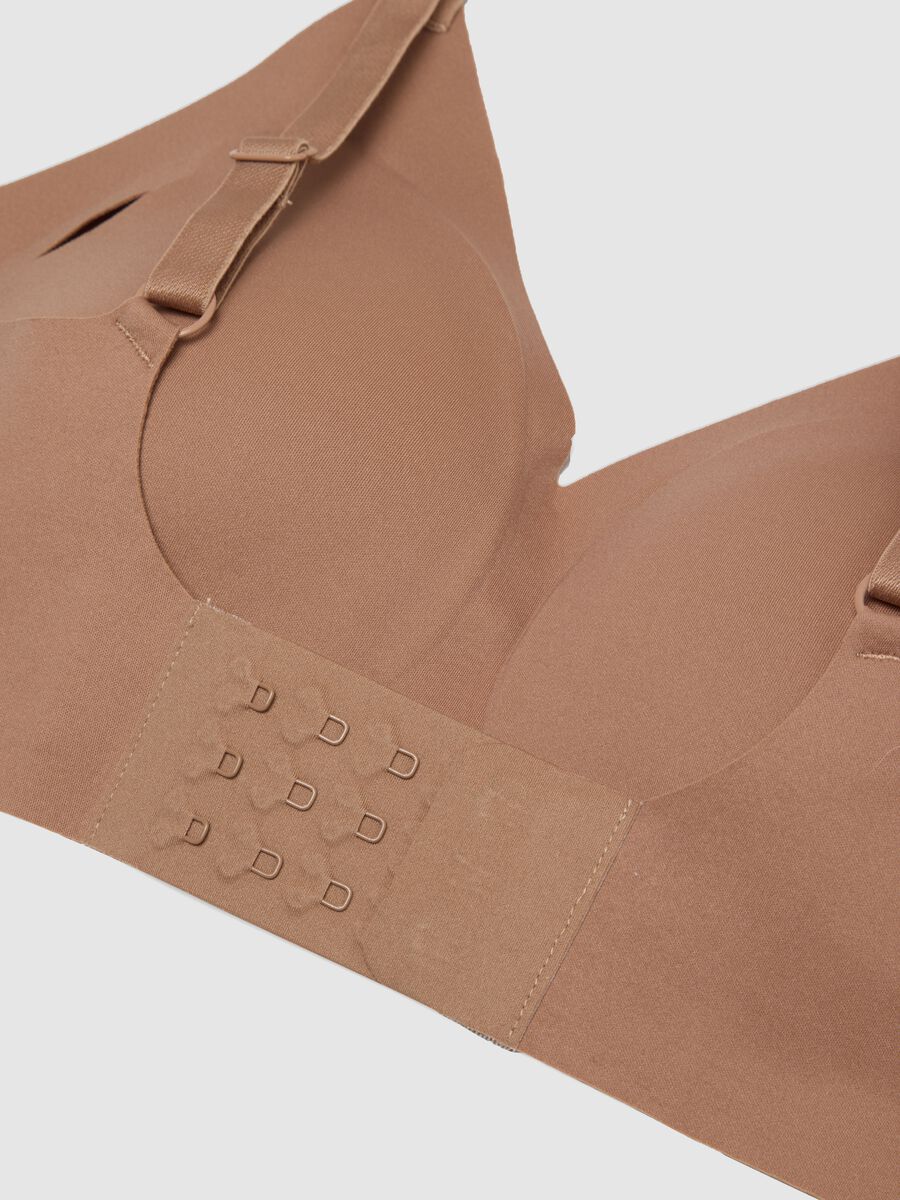 Reggiseno beige senza cuciture con imbottitura removibile_5