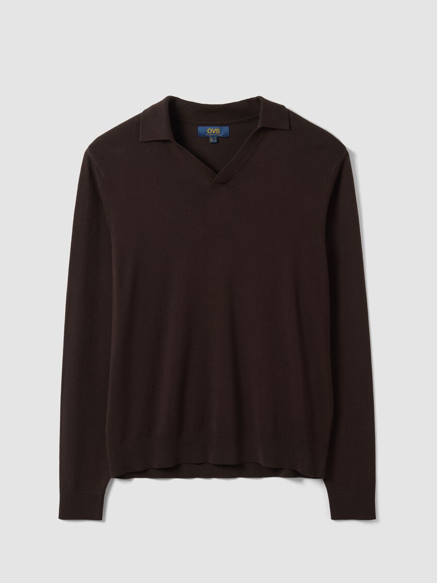 Polo marrone in misto viscosa con scollo a V e colletto regular fit_0