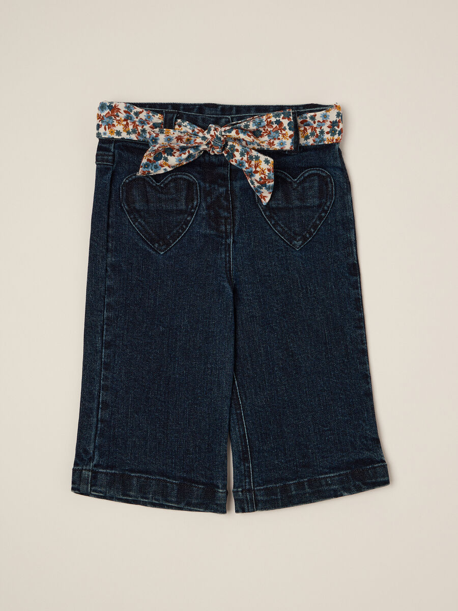 Pantaloni denim elasticizzati con dettagli floreali per bambina_0