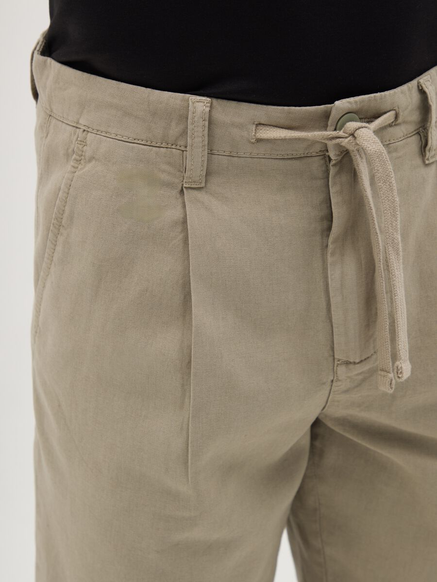 Men's Beige Regular Fit Linen Blend Shorts_2