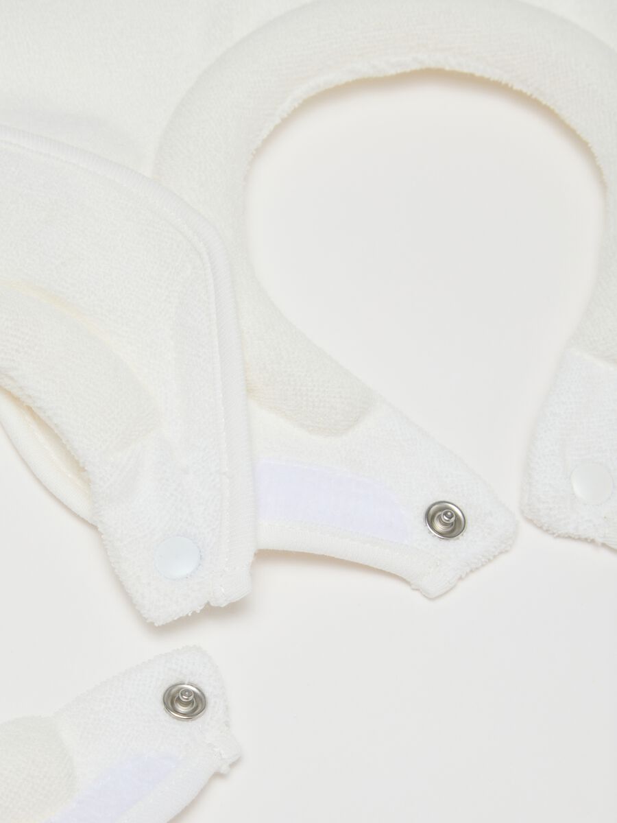 Newborn Bibs in Pure White Cotton with Embroidery_2