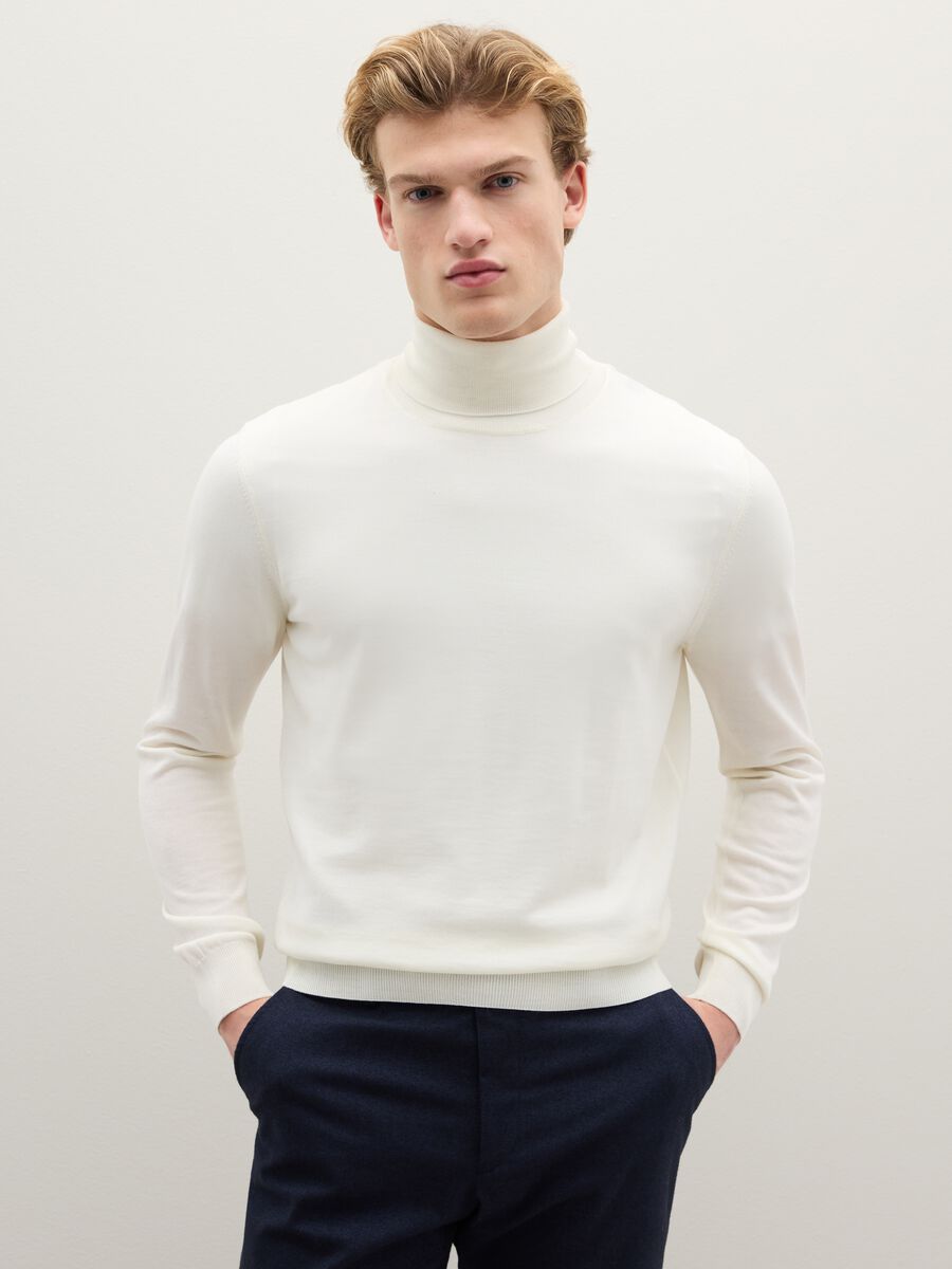 White turtleneck sweater in pure merino wool regular fit_1