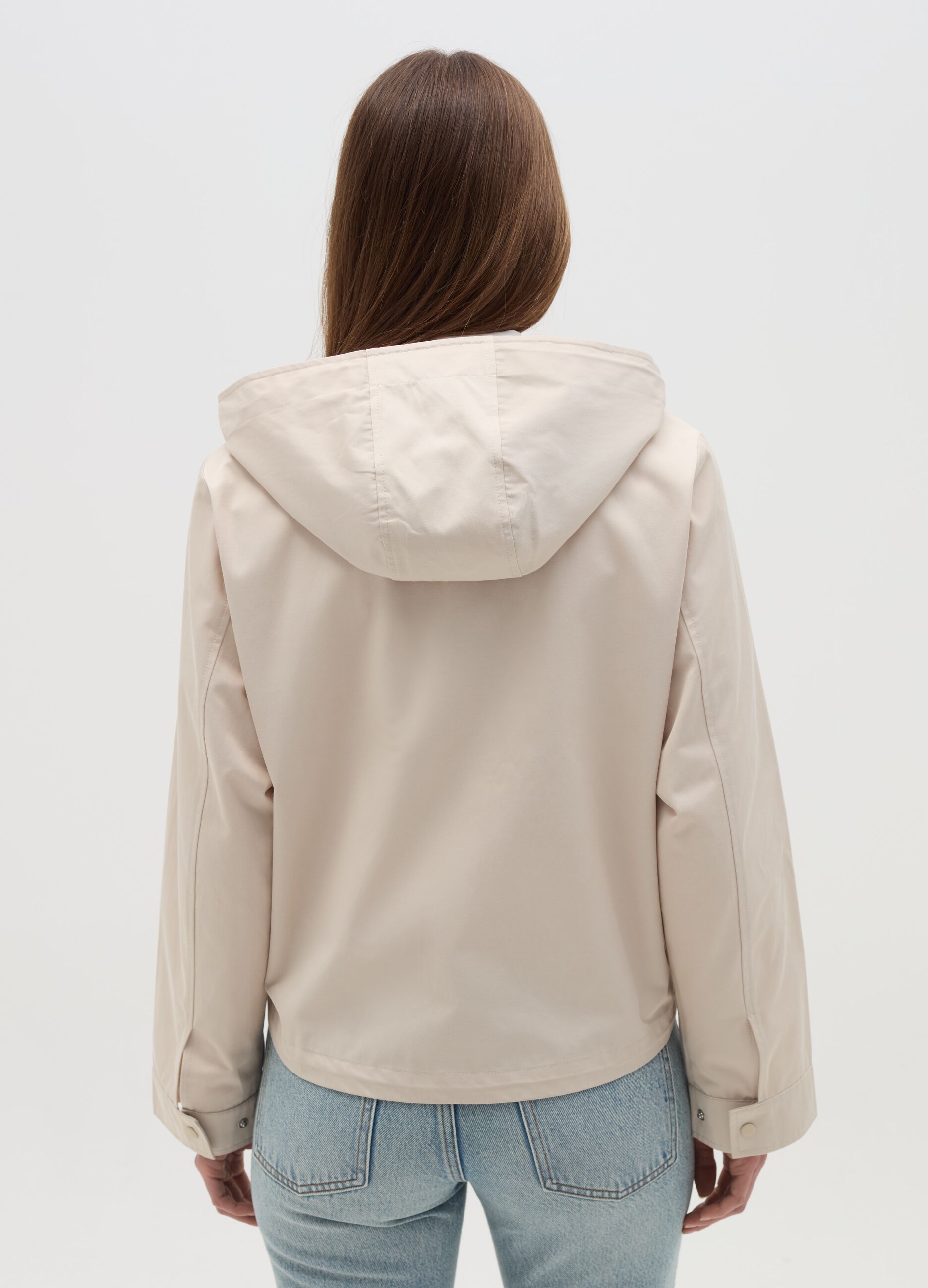 Short jacket with hood
