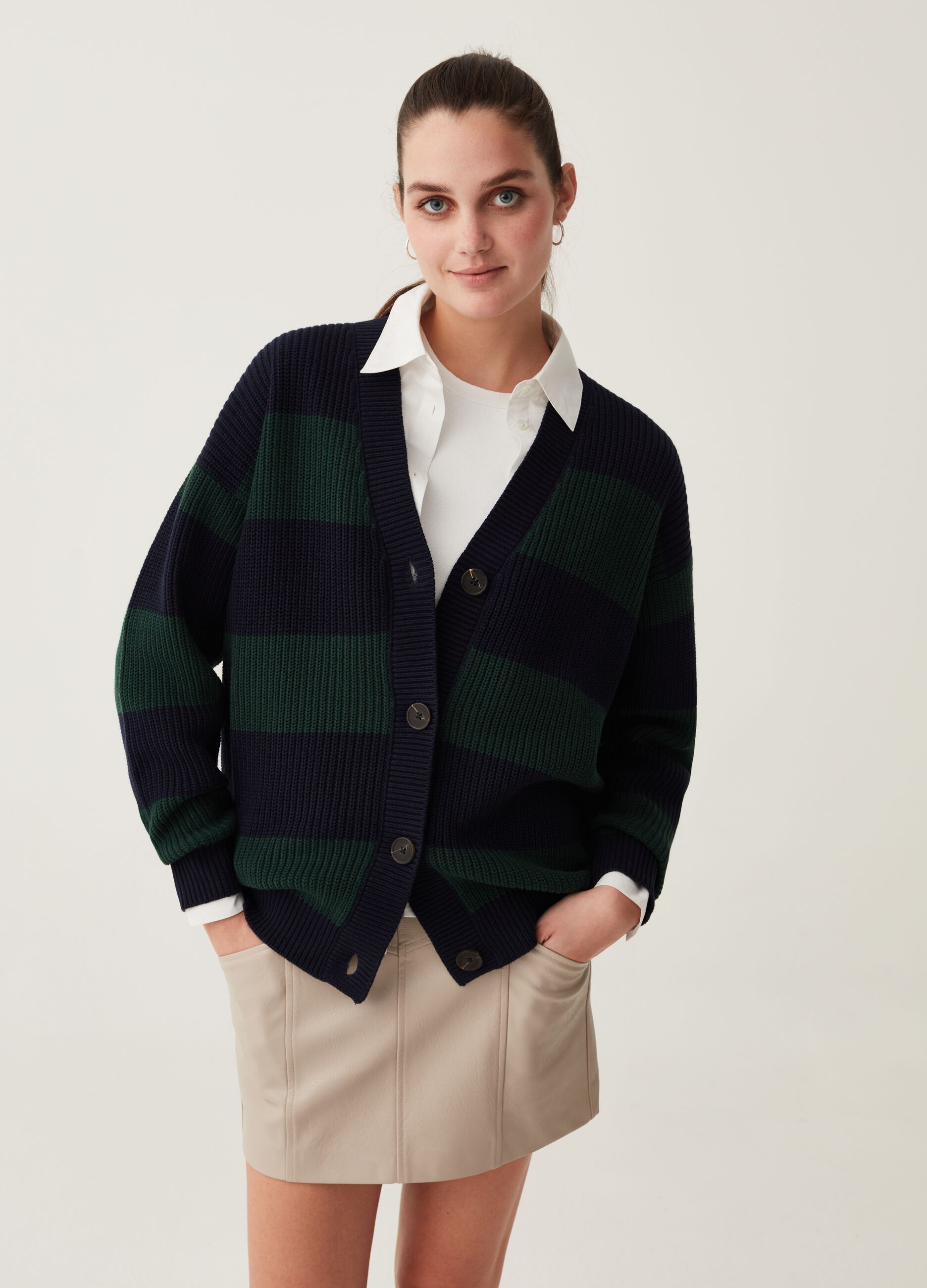 Cardigan a righe con scollo a V_0