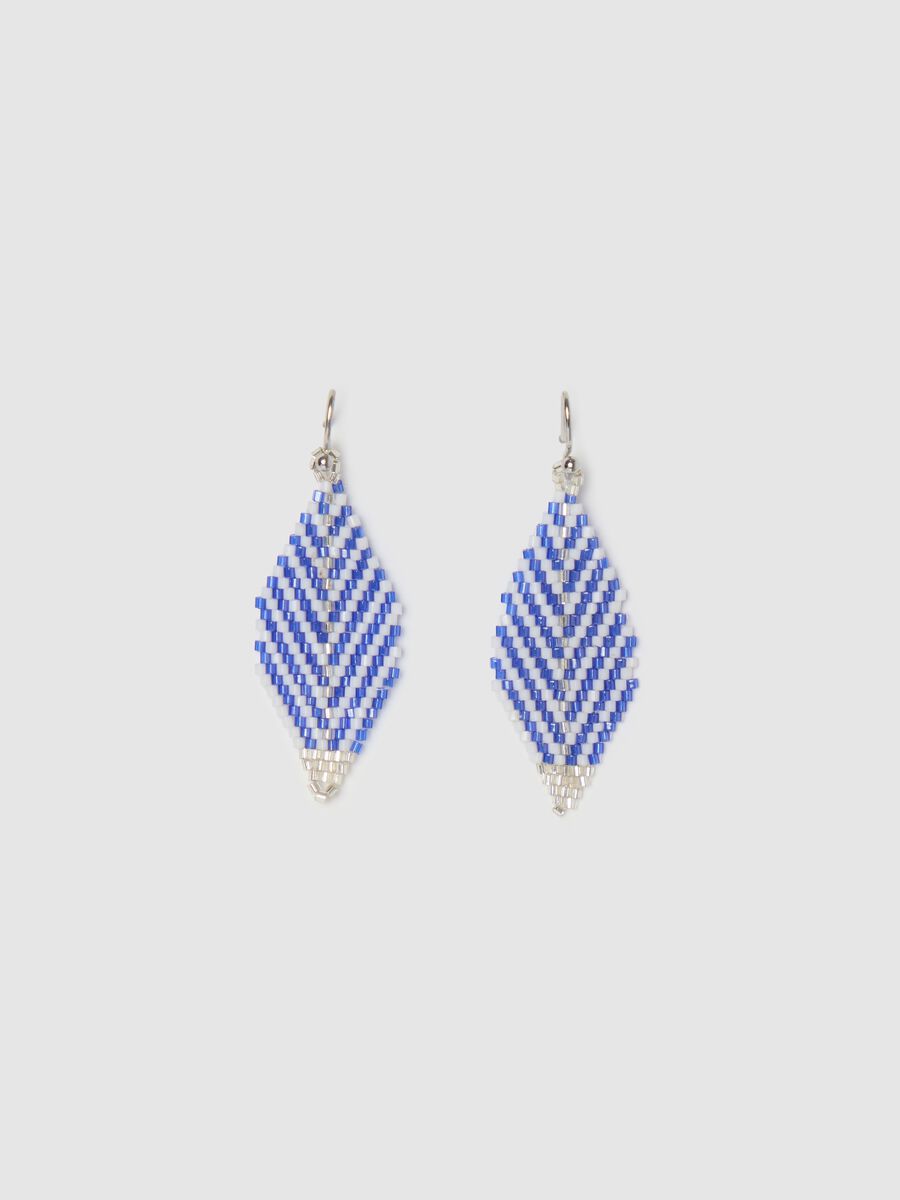 White and blue diamond-shaped pendant earrings_0