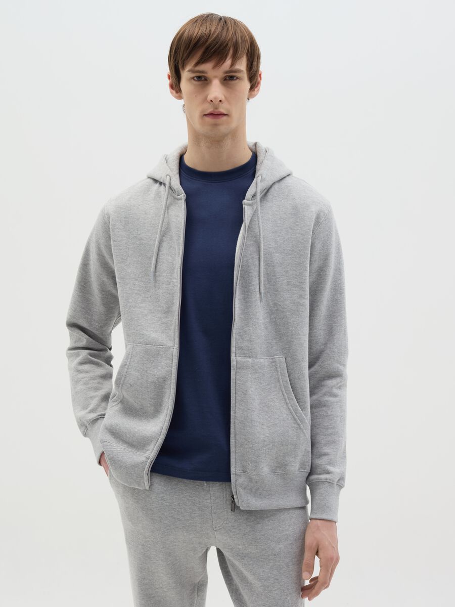 Essential full-zip sweatshirt with hood_0