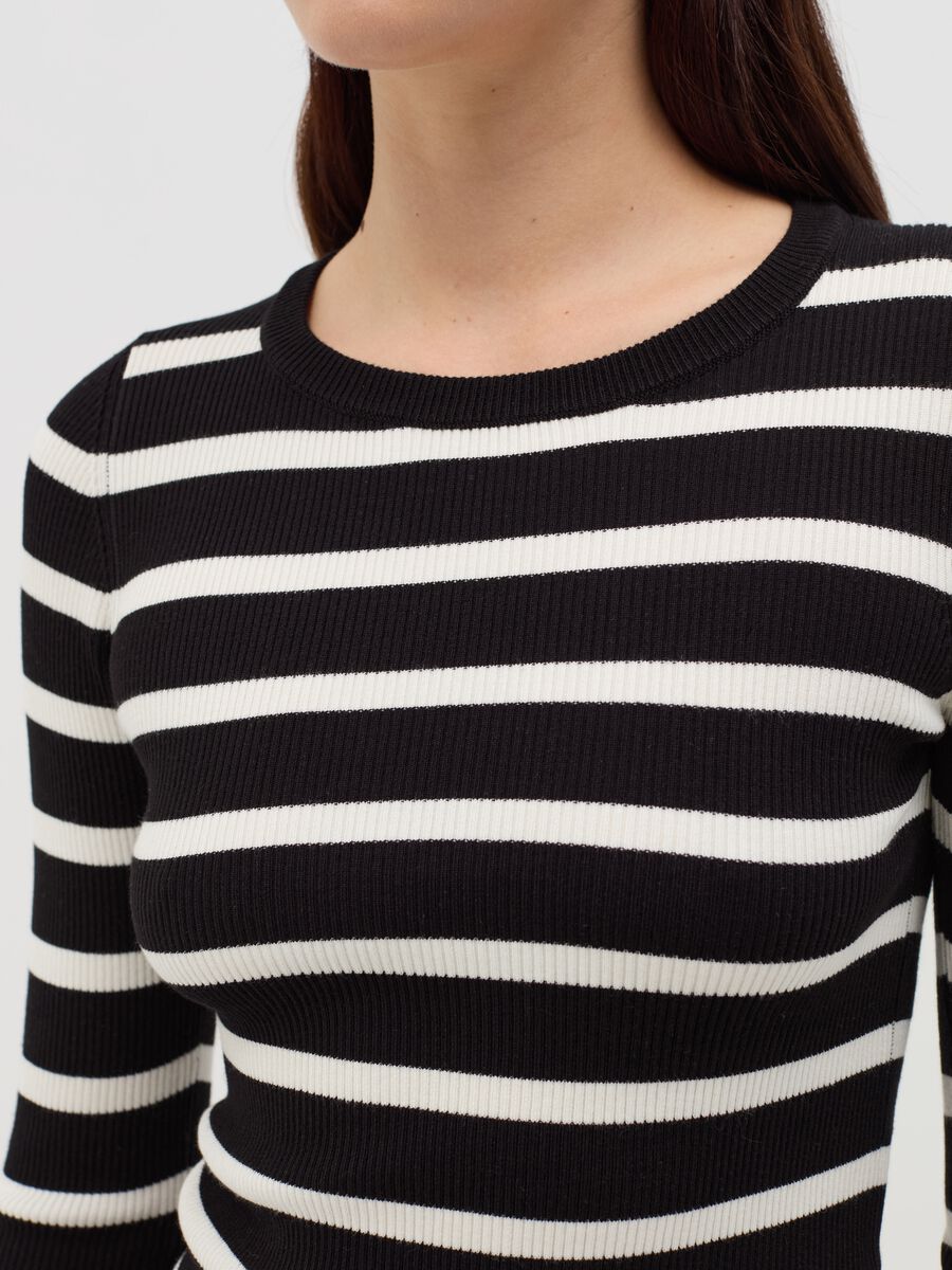 Ribbed top with striped pattern_2