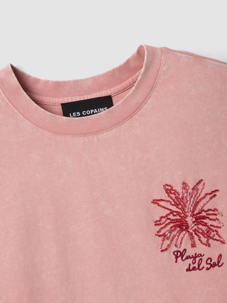 T-shirt rosa in puro cotone regular fit con ricamo e perline_1