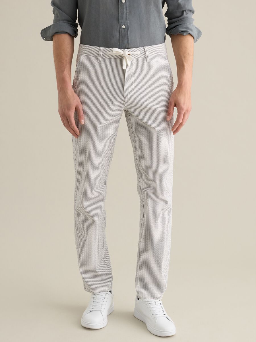 Seersucker chino trousers with white and grey stripes_1