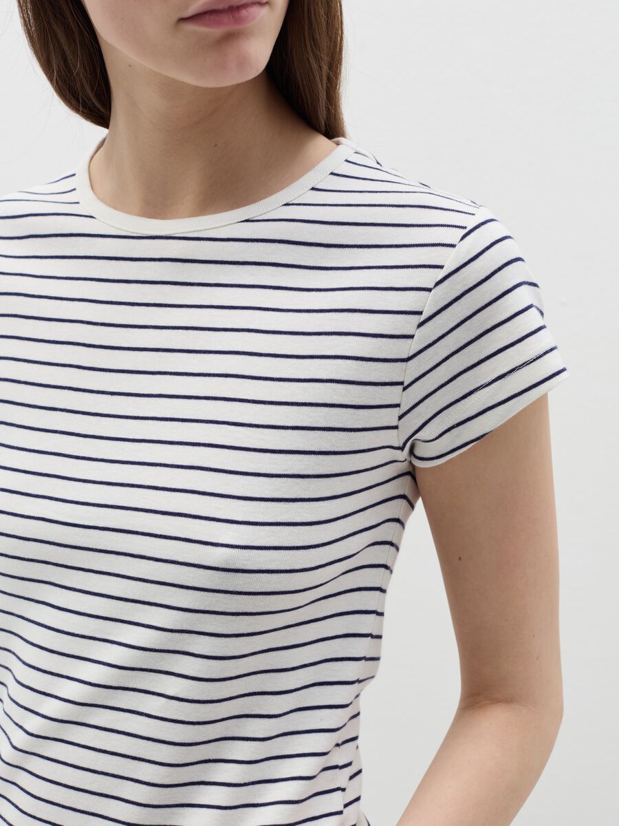 Cotton T-shirt with round neck_2