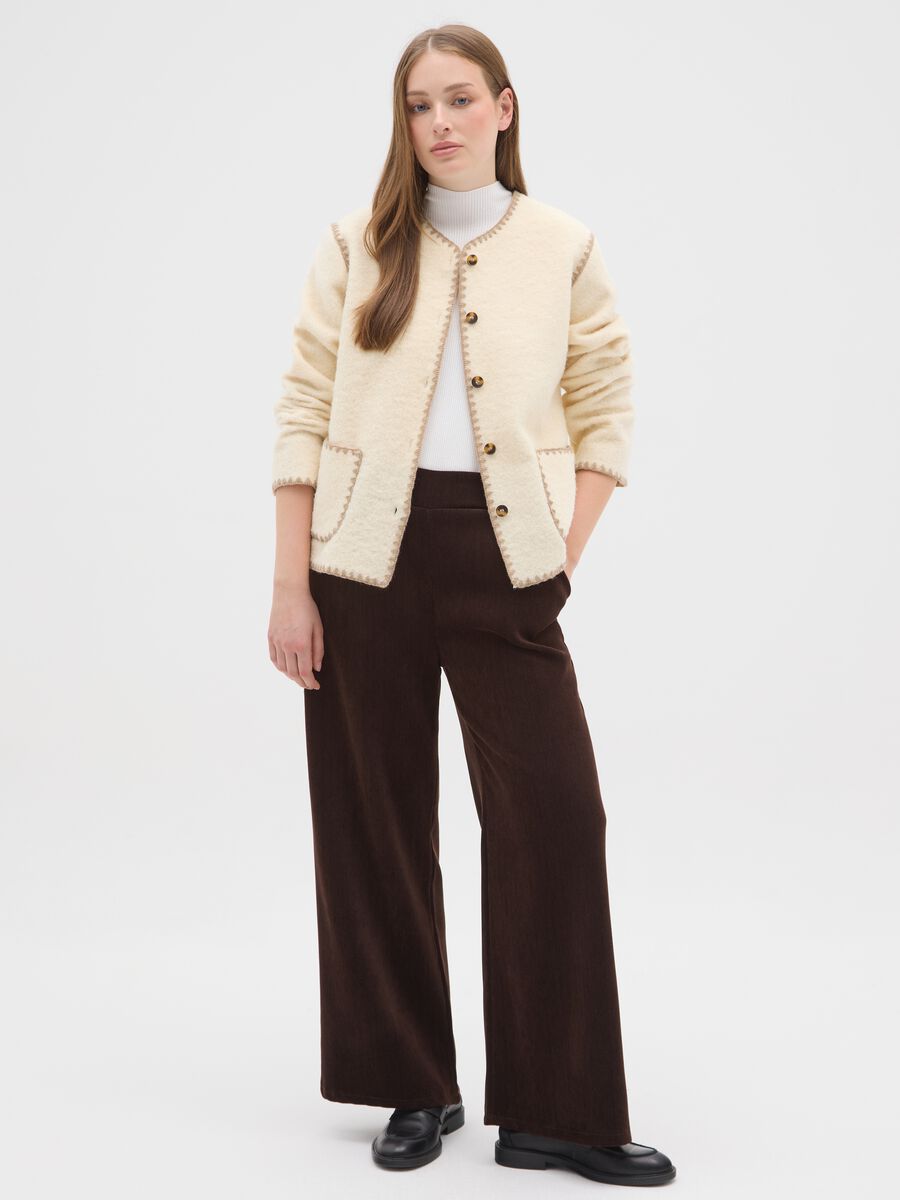 Giacca beige regular fit con bottoni e tasche_1