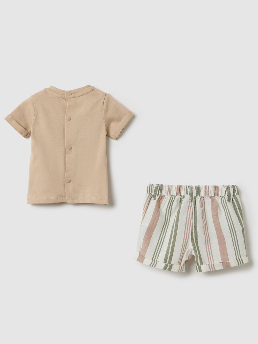 Newborn set with printed t-shirt and striped shorts_1