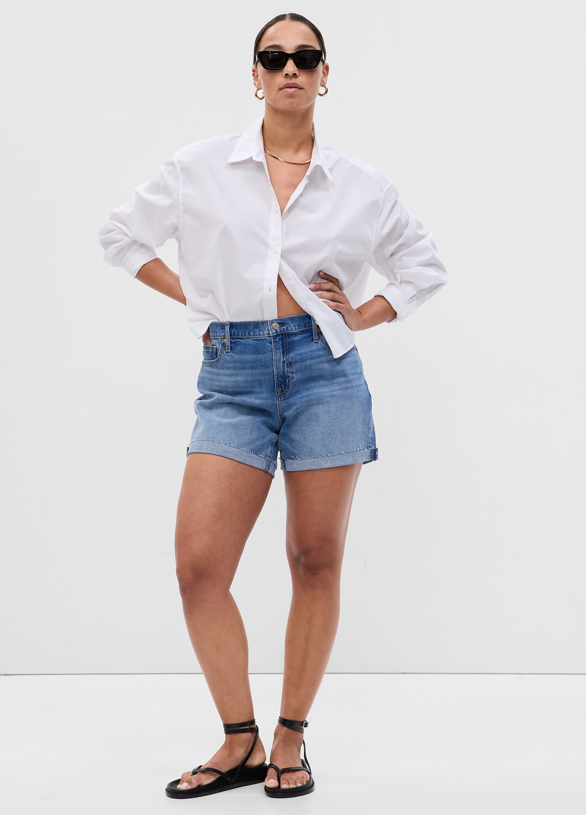 Girlfriend shorts in denim with raw hem
