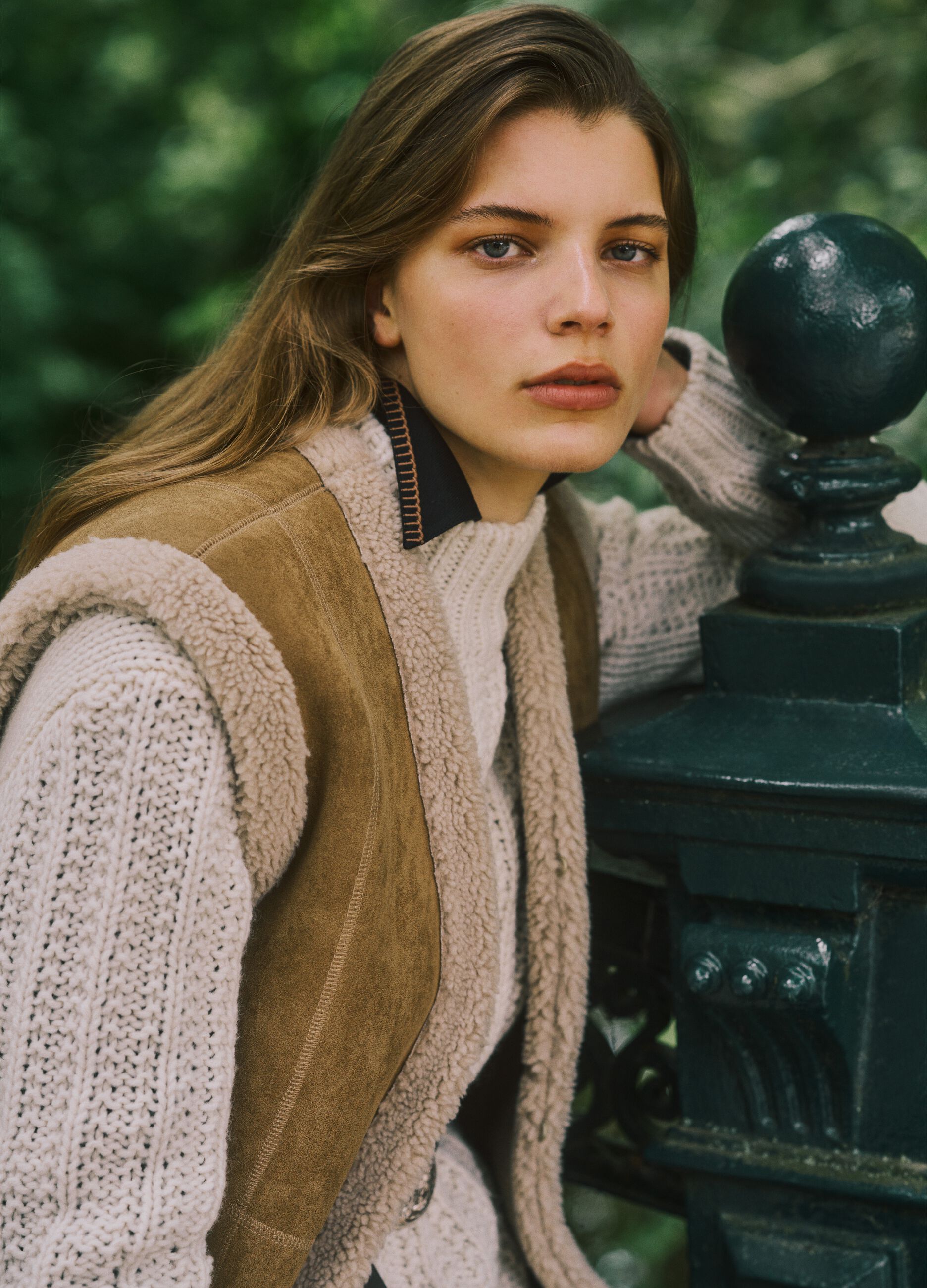 Regular fit brown sleeveless jacket