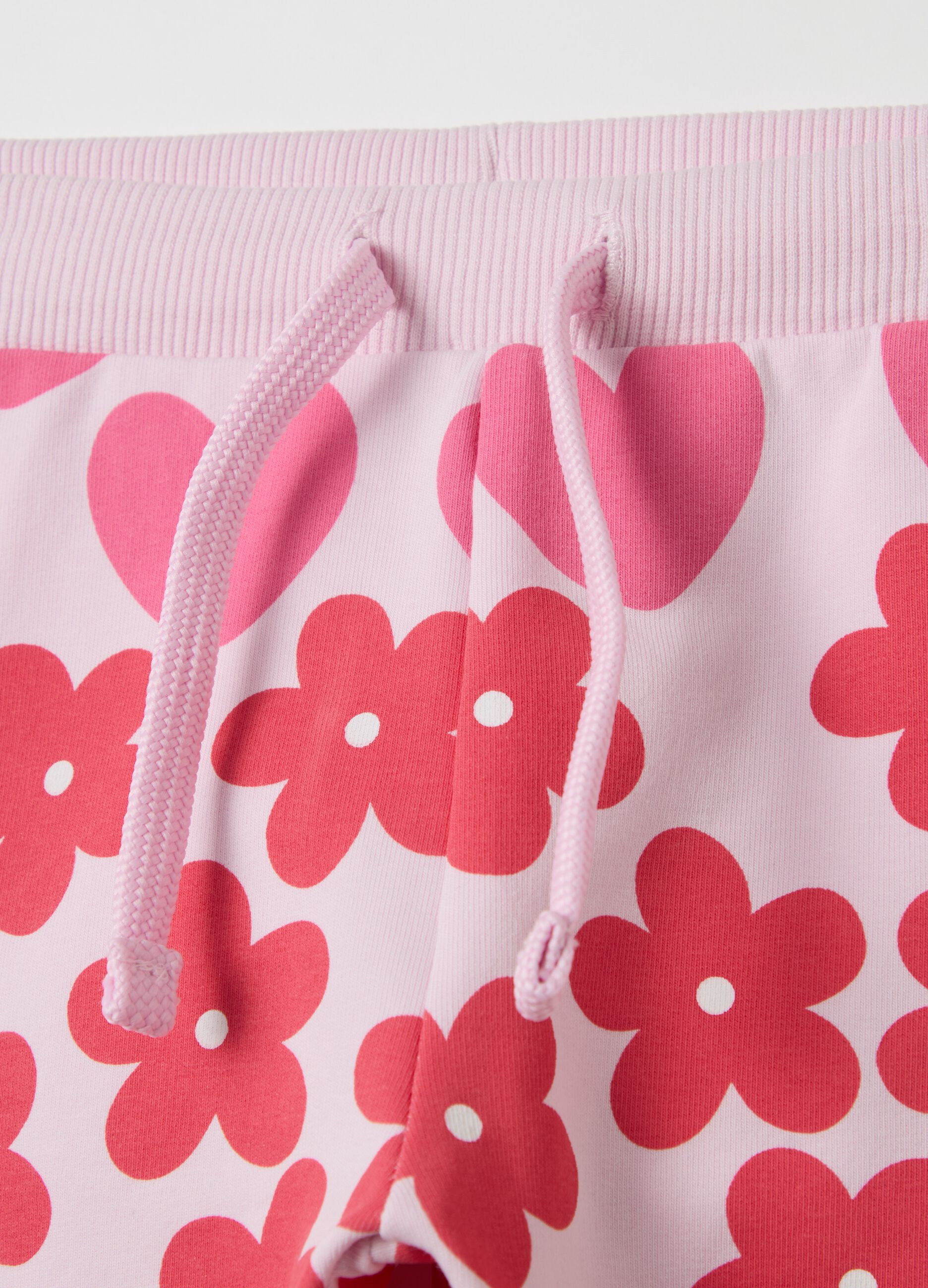 Joggers with flowers and hearts print and drawstring