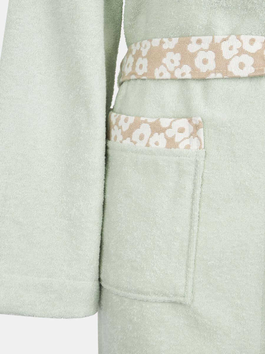 Cotton bathrobe with floral inserts_1