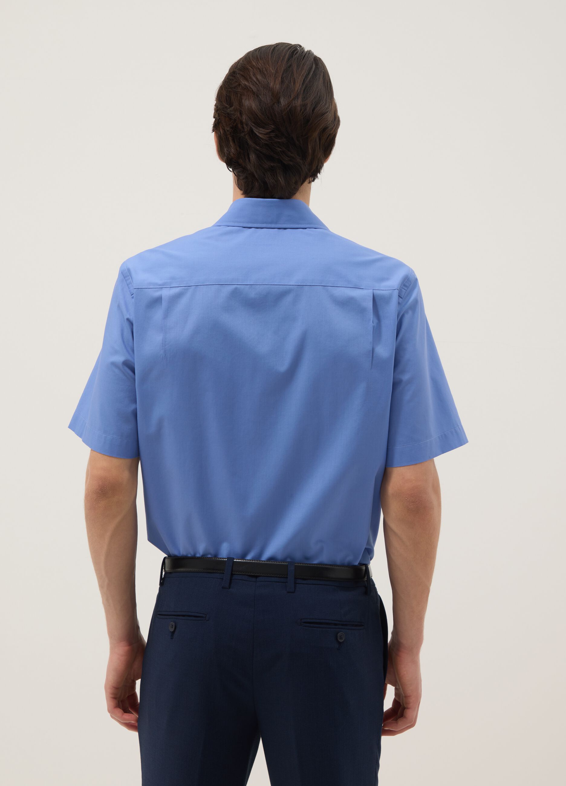 Light blue short-sleeved shirt with classic collar