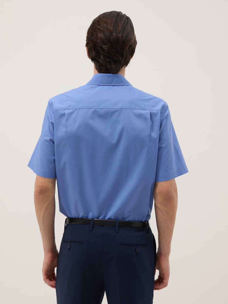Light blue short-sleeved shirt with classic collar_2