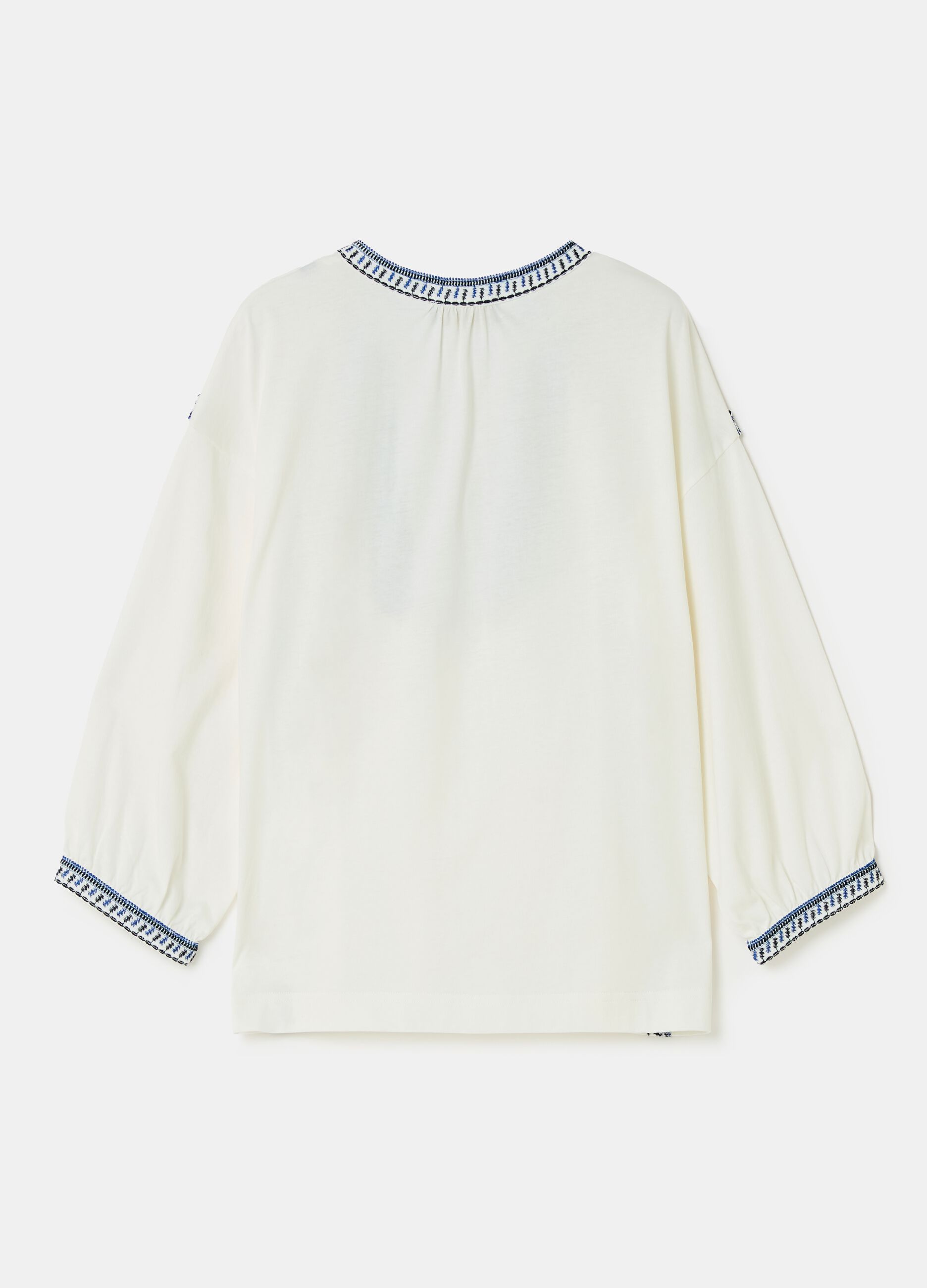 T-shirt in cotone con ricami etnici