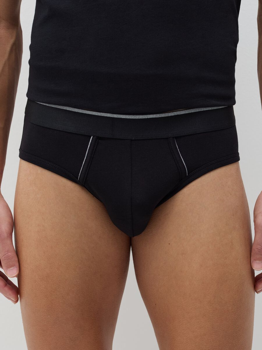 Two-pack briefs in Supima cotton with contrasting piping_1