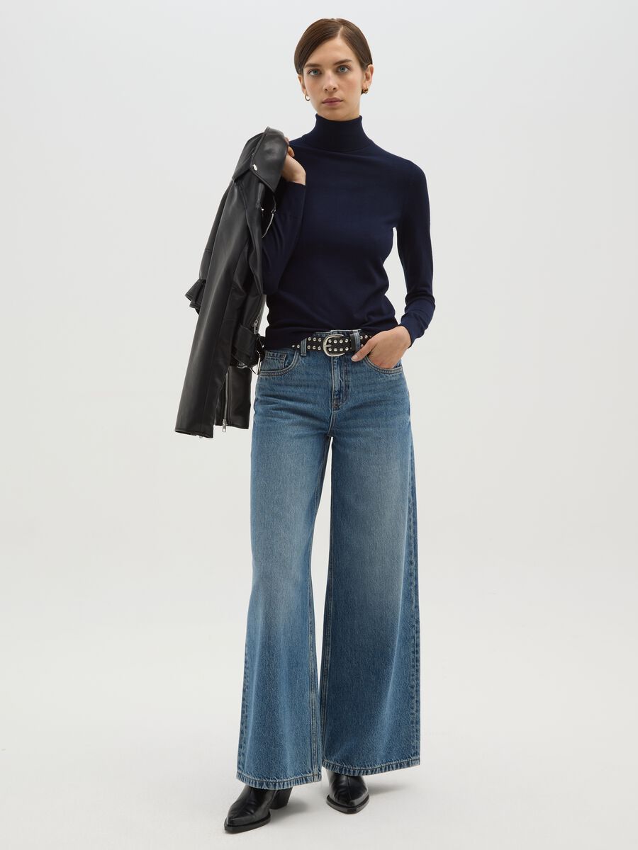 Maglione a coste blu con collo alto regular fit_1