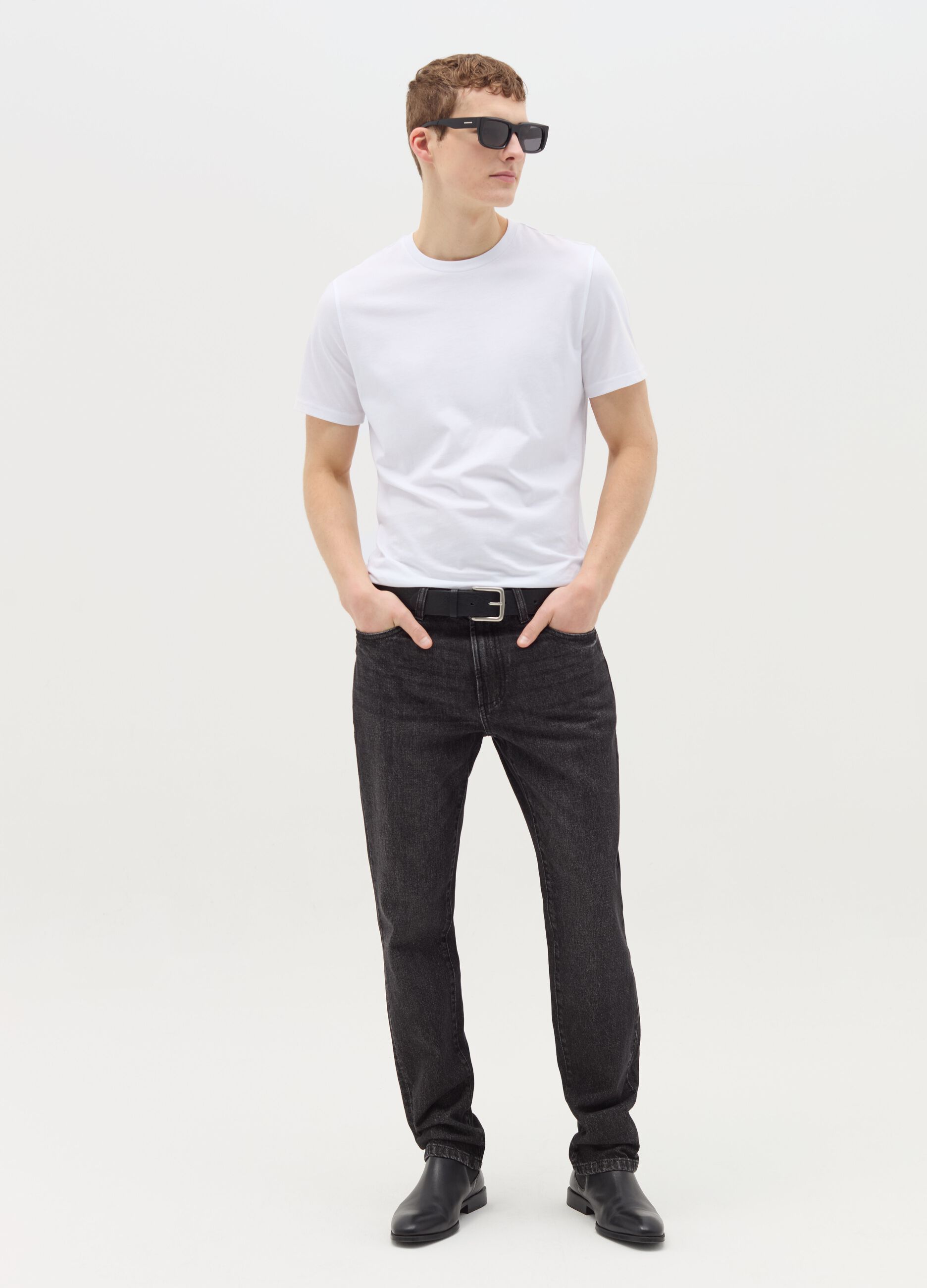 Regular fit jeans with discolouring