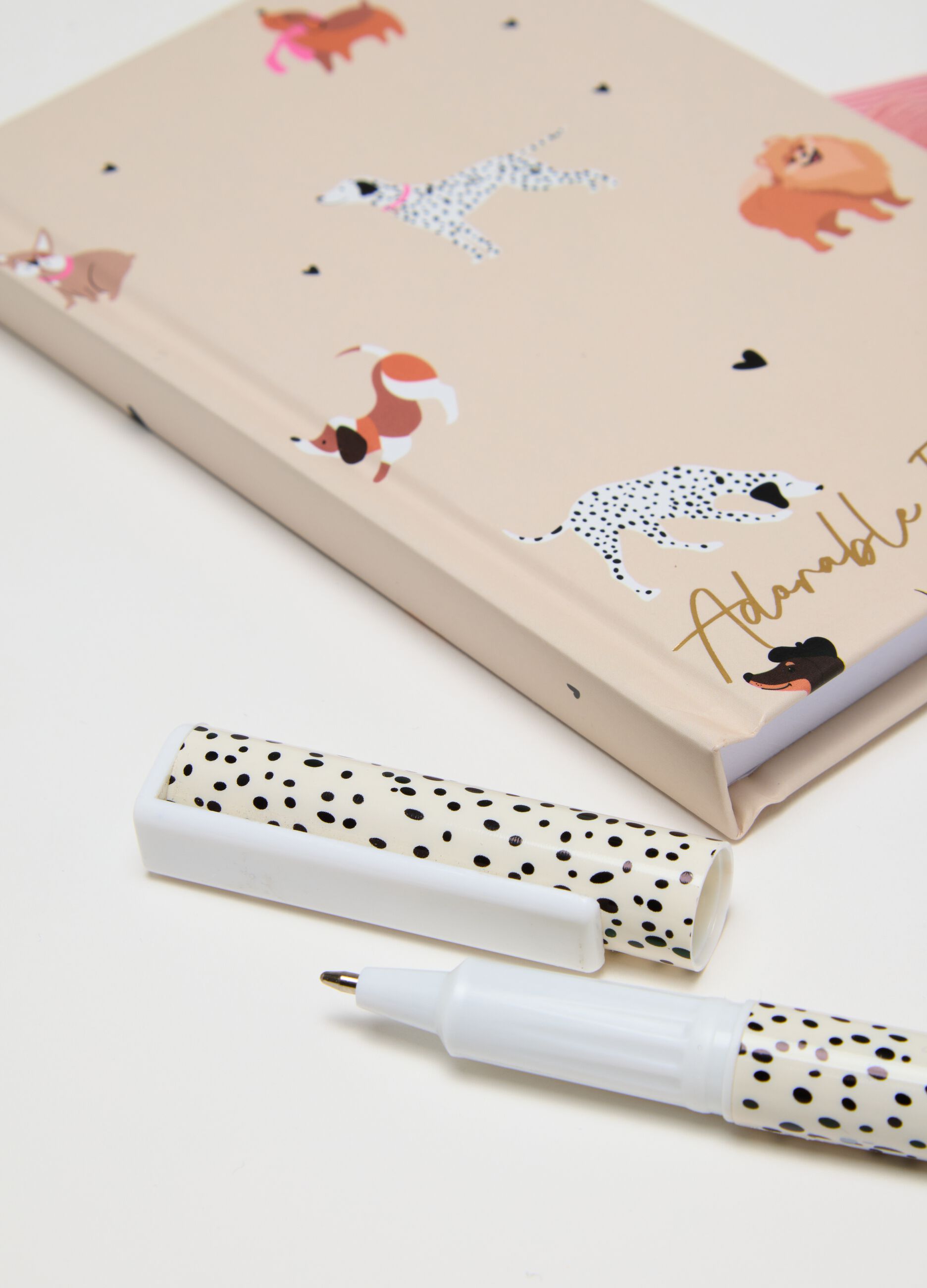 Beige notebook and pen set with animal print