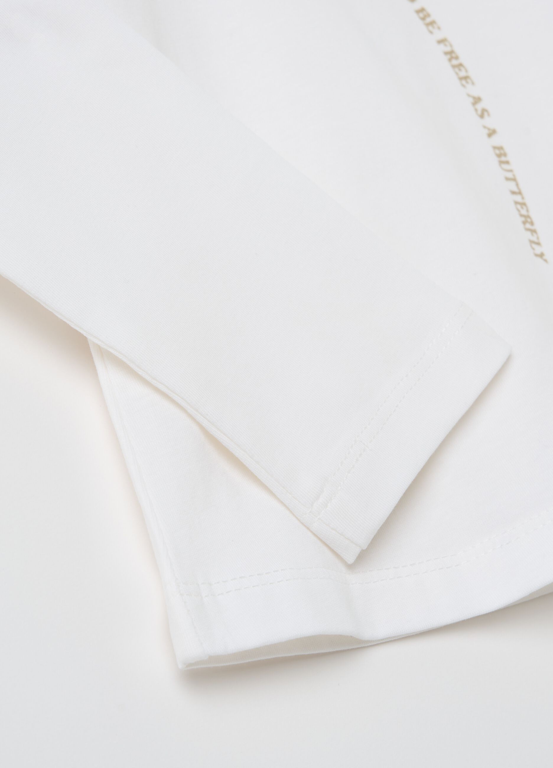 T-shirt maniche lunghe con applicazione farfalla
