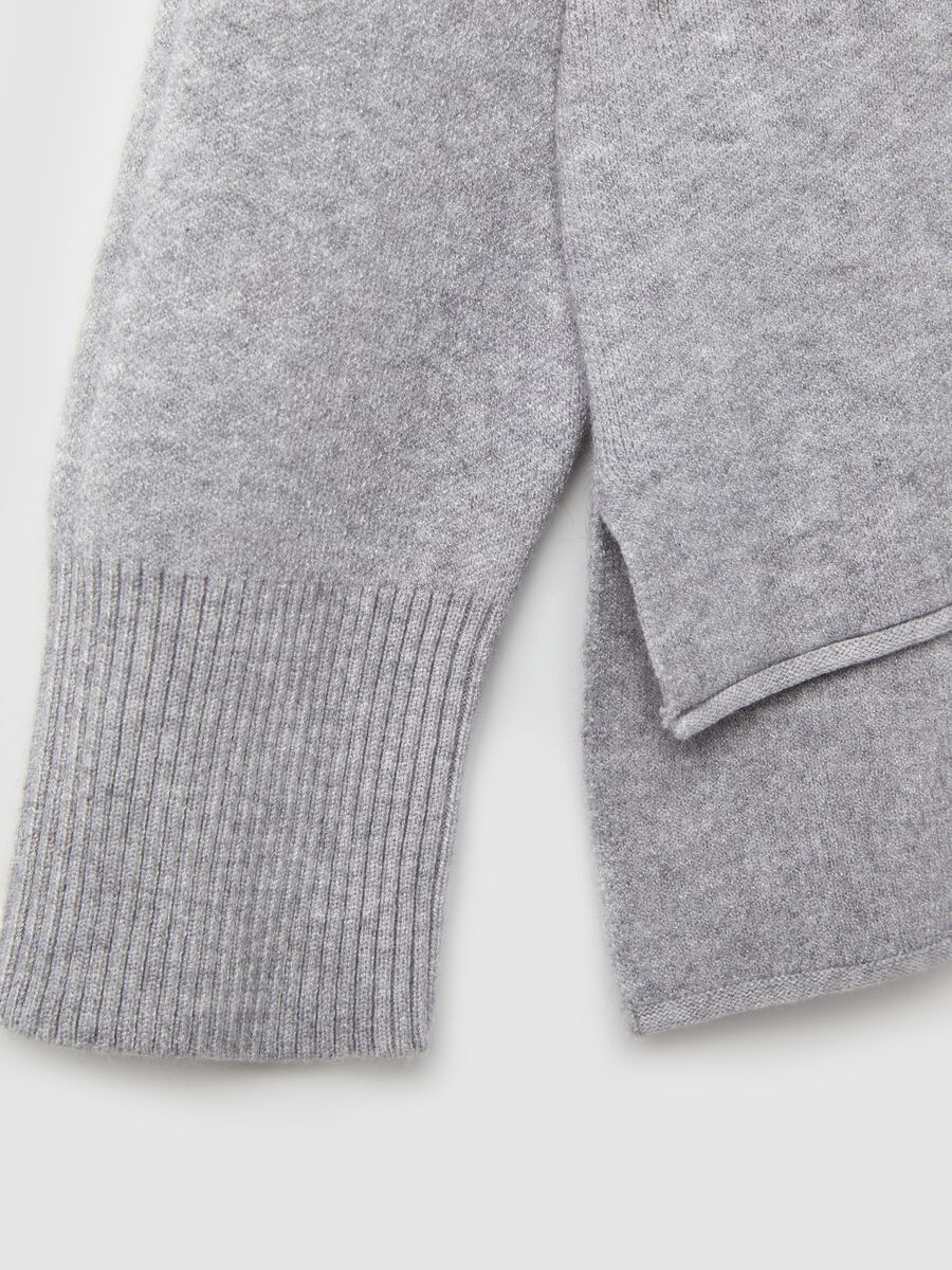 Pullover with splits_5
