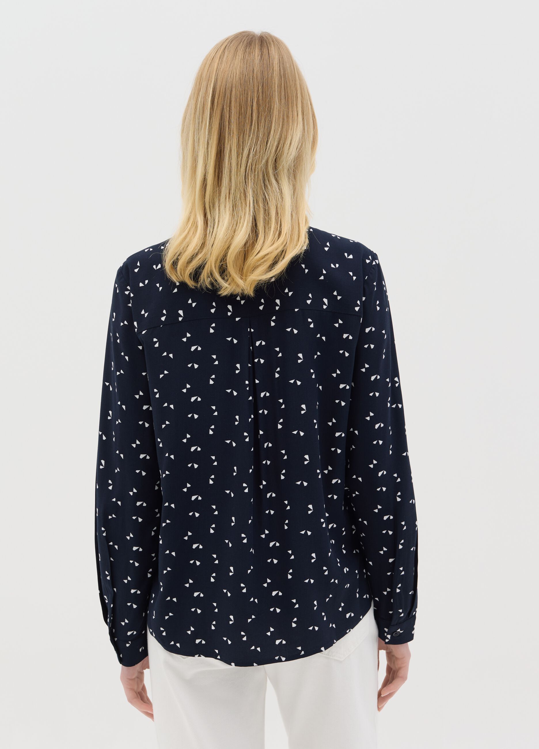 Blue shirt in viscose with micro print