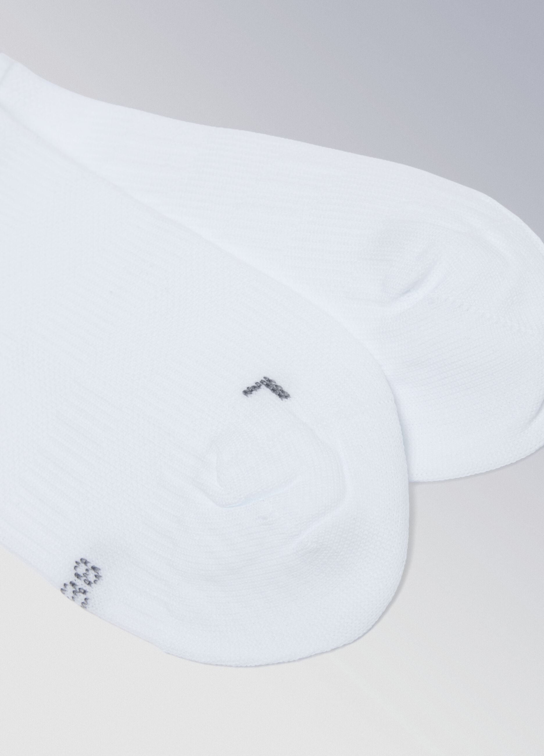 2-pack of ALTAVIA COURT breathable sports socks in stretch fabric