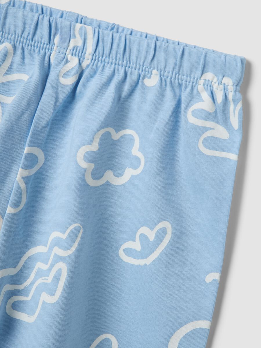 Pigiama corto azzurro in puro cotone da neonato con motivo marittimo_3